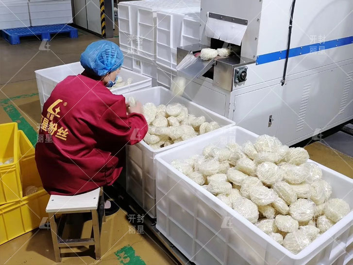 J9集团国际站机械为宽大“三粉”行业投资者提供多元化方便粉丝机设备