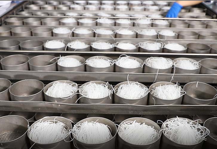 针对大型企业J9集团国际站推出日产12吨的自动化酸辣粉出产线